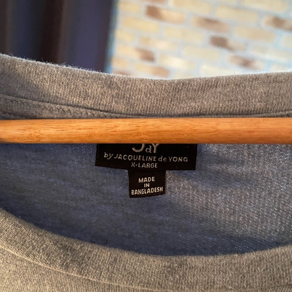 Ligth Blue Sweater, size Xlarge - Picture 2 of 3